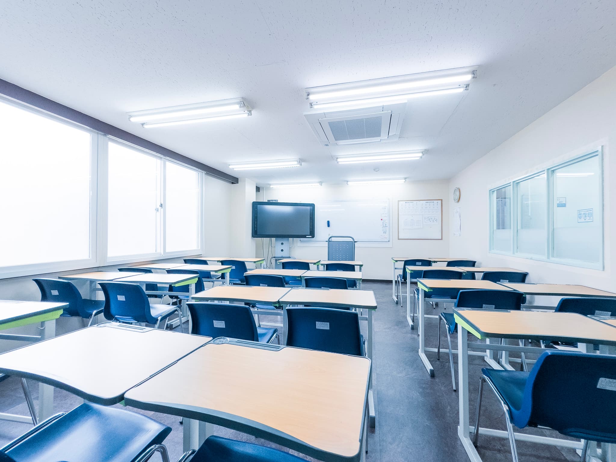 早稲田日本語学校の学生たち