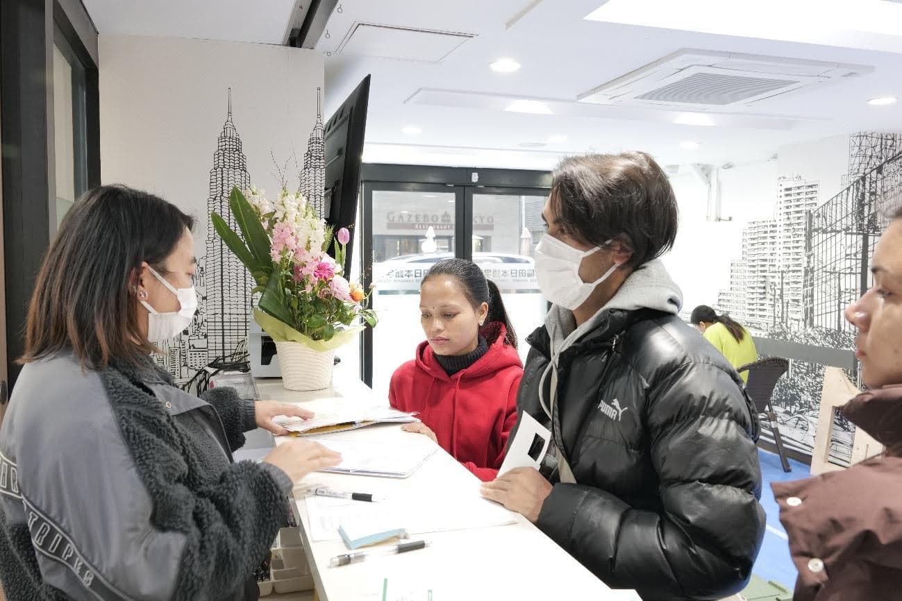 Multilingual reception support